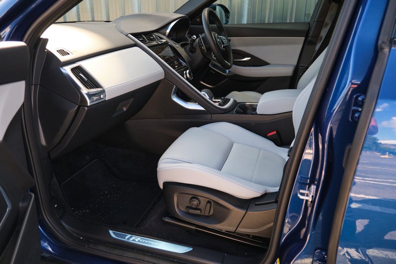 2023 Jaguar E-PACE P250 AWD R-Dynamic SE image 4