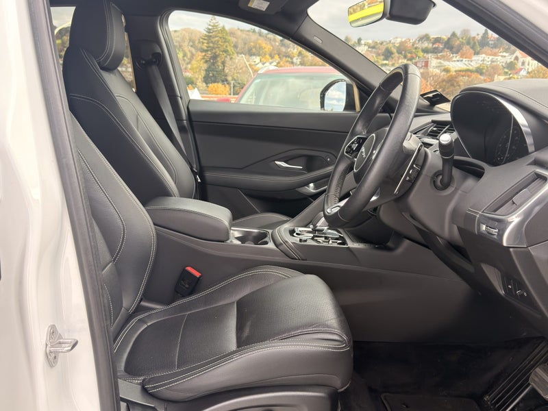 2023 Jaguar E-PACE P250 R-Dynamic SE image 3