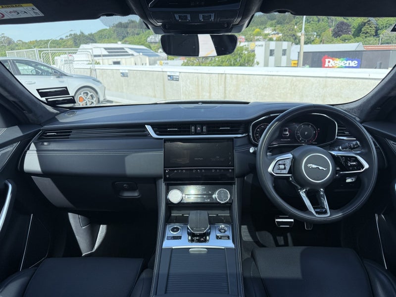 2023 Jaguar F-PACE D300 R-Dynamic HSE image 3