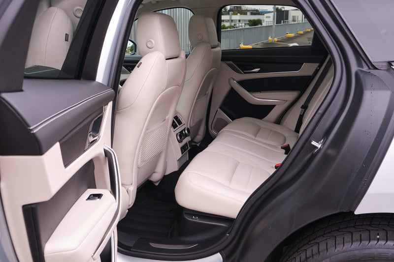 2023 Jaguar F-PACE D300 R-Dynamic HSE image 4