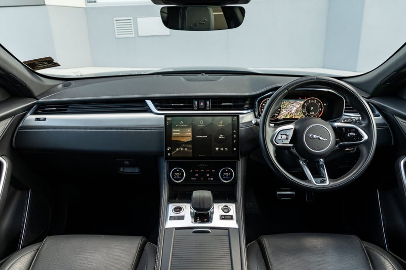 2023 Jaguar F-PACE P250 R-Dynamic SE image 4