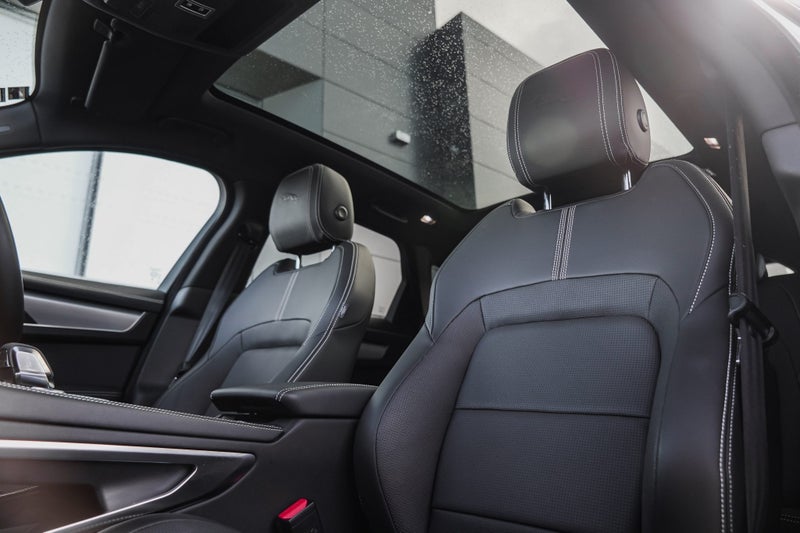 2023 Jaguar F-PACE P250 R-Dynamic SE image 3