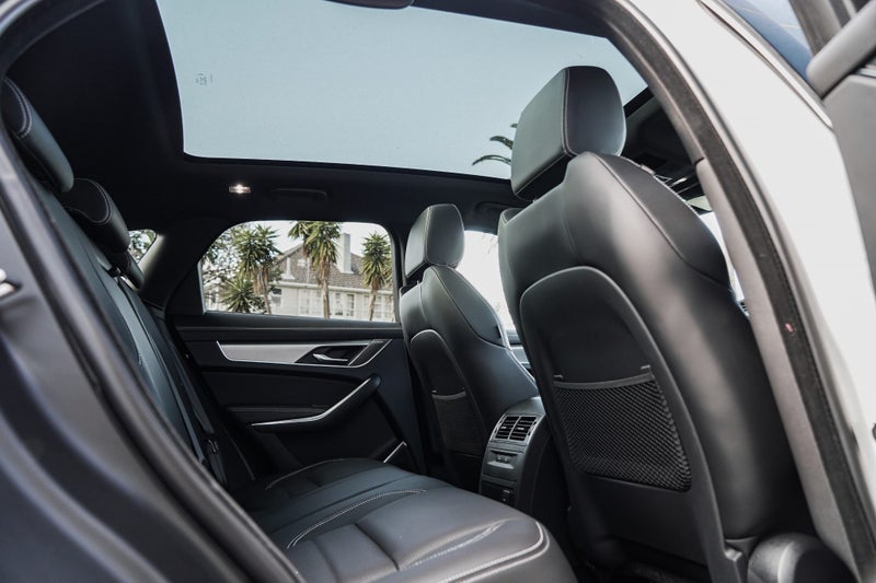 2023 Jaguar F-PACE P250 R-Dynamic SE image 5