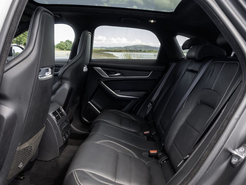 2023 Jaguar F-PACE P400 R-Dynamic HSE image 5