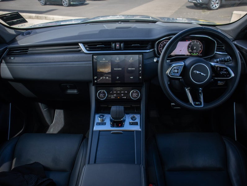 2023 Jaguar F-PACE P400E R-DYNAMIC HSE image 4