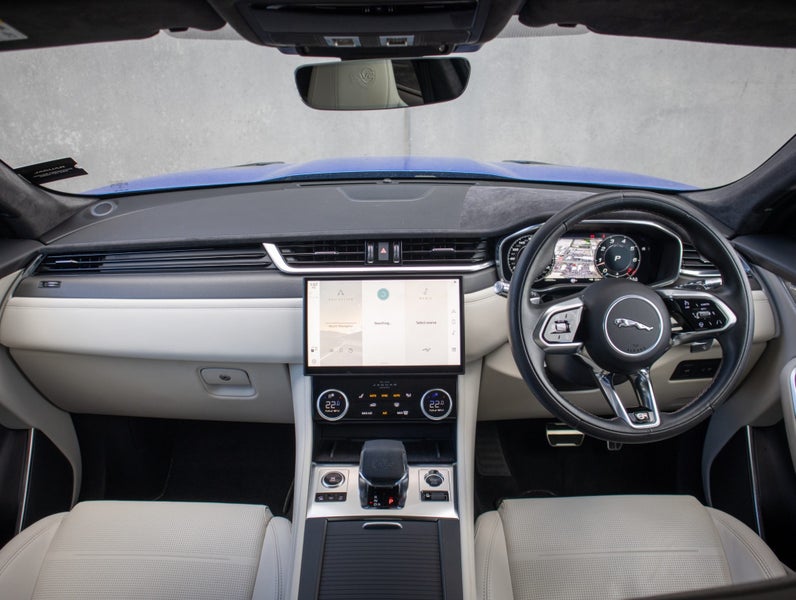 2023 Jaguar F-PACE SVR image 4