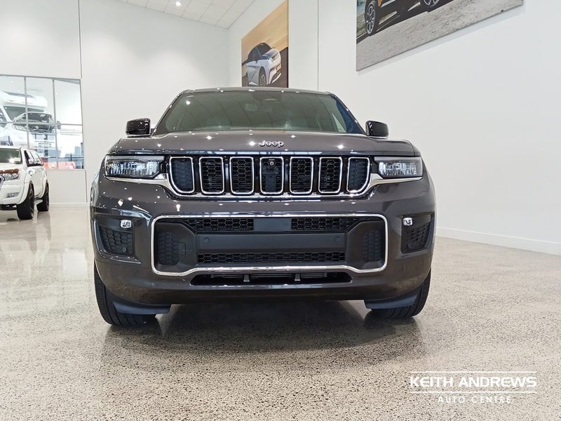 2023 Jeep Grand Cherokee Overland 5-Seat image 2