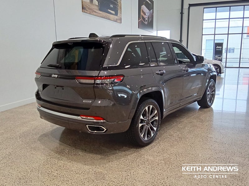 2023 Jeep Grand Cherokee Overland 5-Seat image 5