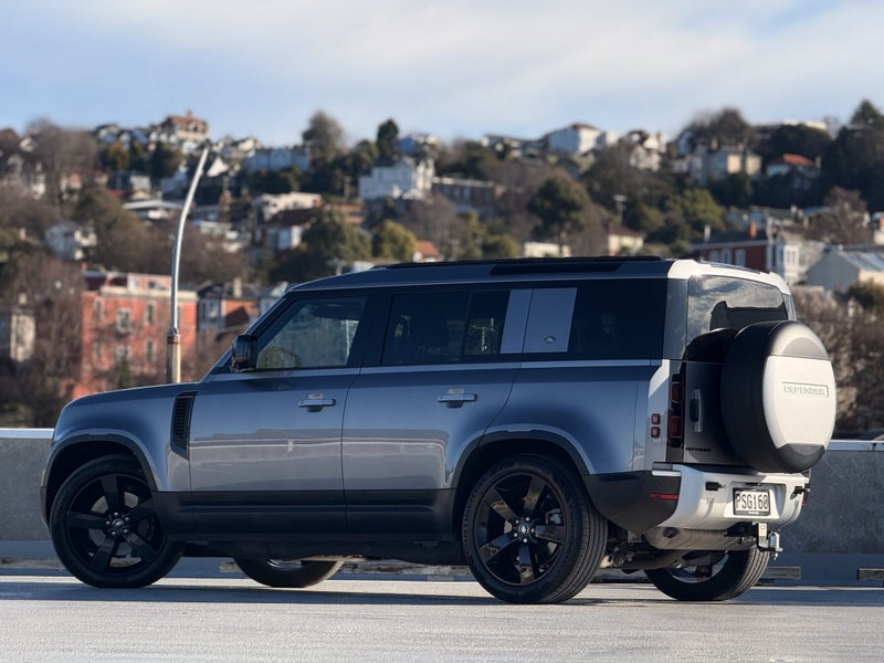 2023 Land Rover Defender 110 D300 S 3.0D S image 2