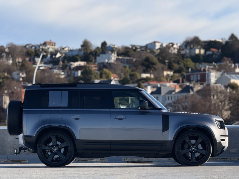 2023 Land Rover Defender 110 D300 S 3.0D S image 3