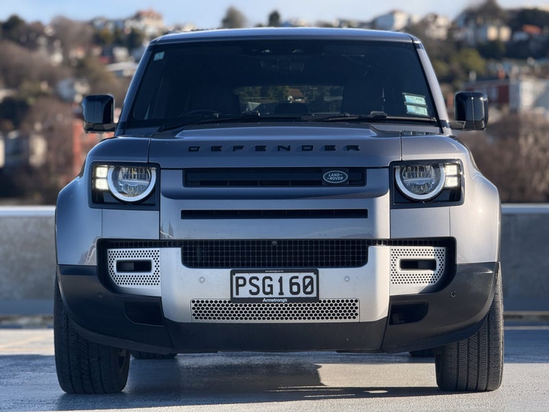 2023 Land Rover Defender 110 D300 S 3.0D S image 5