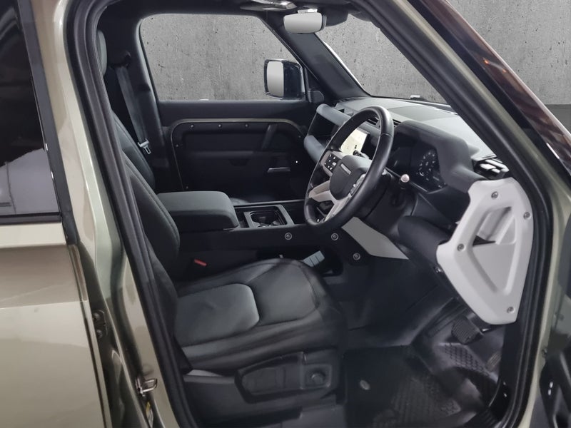 2023 Land Rover Defender 110 D300 S 3.0DT 4WD image 2