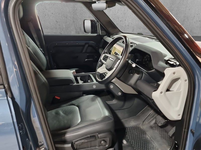 2023 Land Rover Defender 110 D300 S 3.0DT 4WD image 2