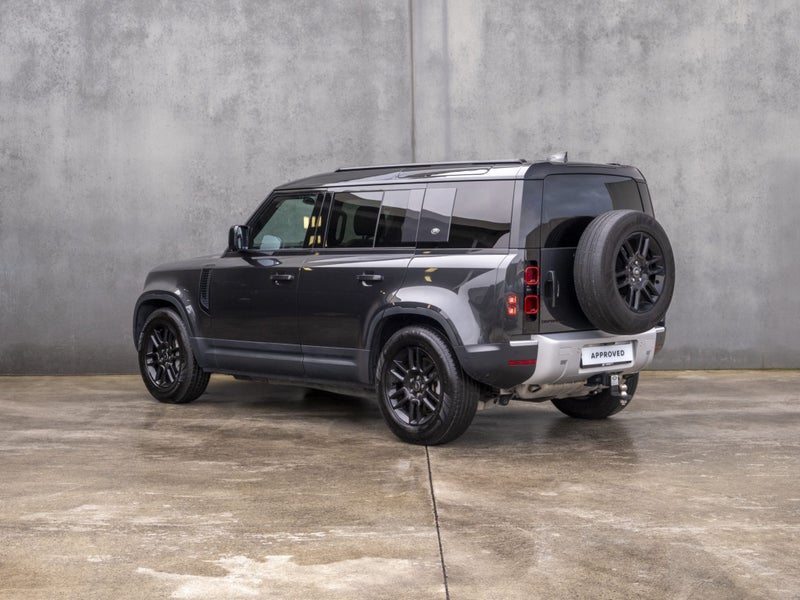 2023 Land Rover Defender 110 D300 S image 2