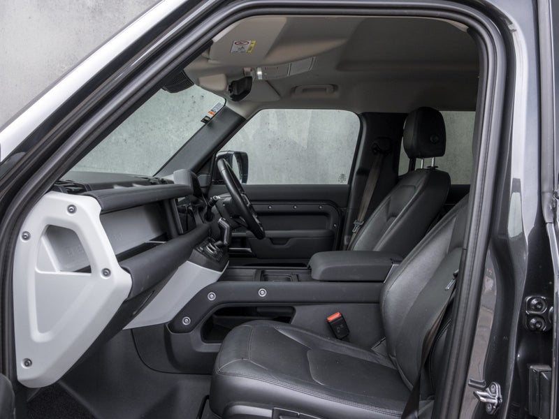 2023 Land Rover Defender 110 D300 S image 3