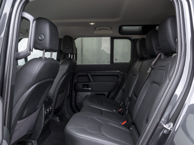 2023 Land Rover Defender 110 D300 S image 5
