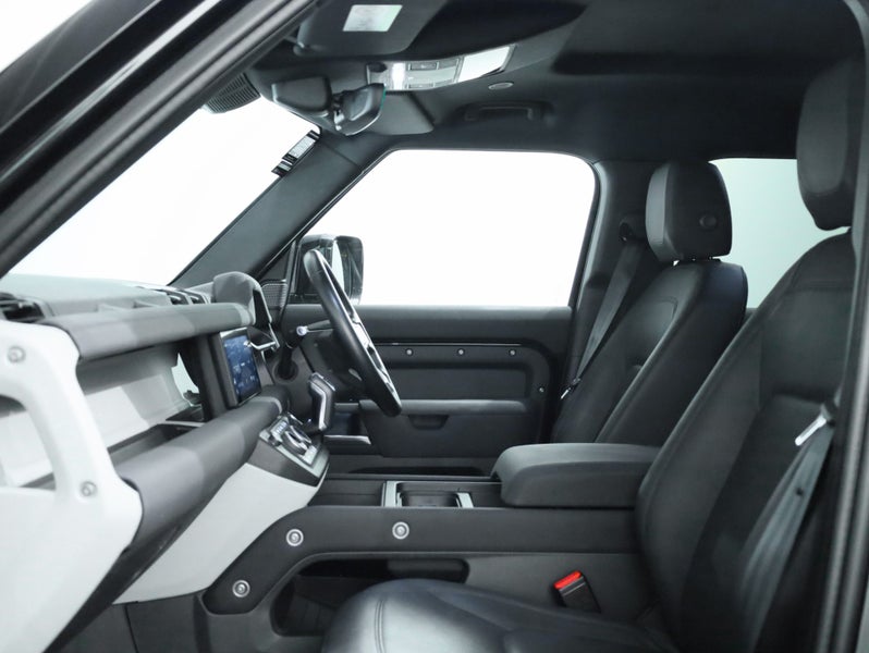 2023 Land Rover Defender 110 D300 S image 3