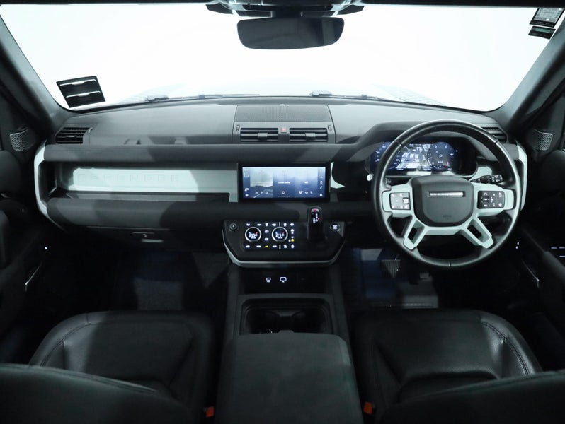 2023 Land Rover Defender 110 D300 S image 4