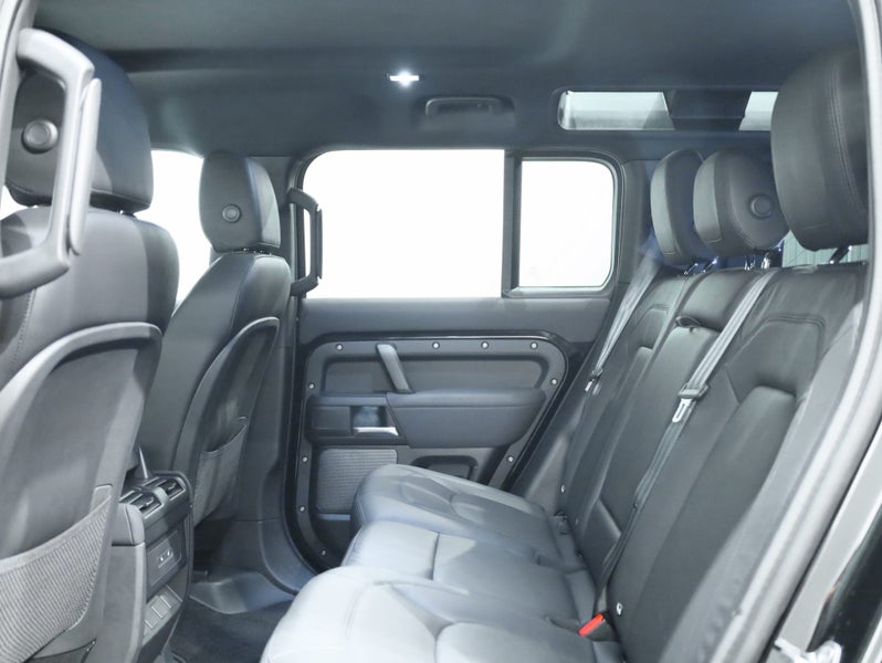 2023 Land Rover Defender 110 D300 S image 5