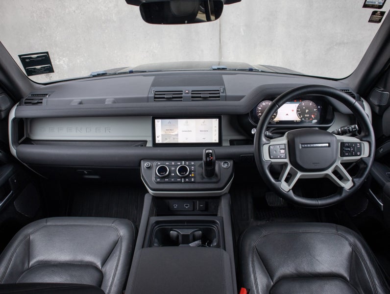 2023 Land Rover Defender 110 D300 S image 4