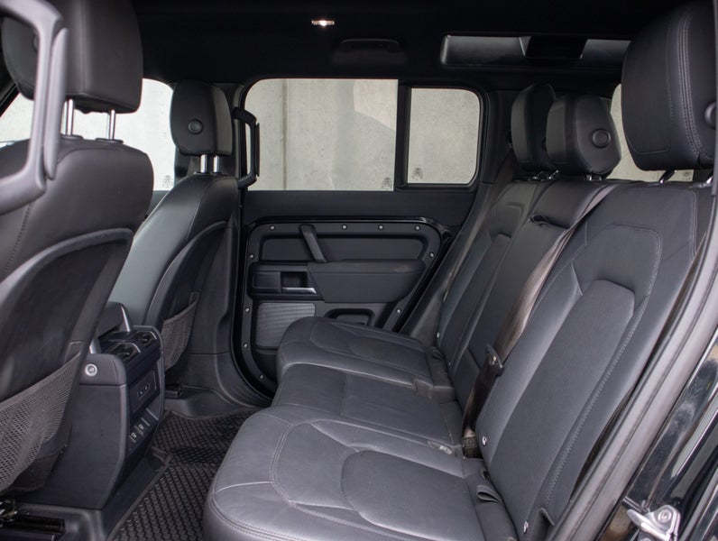 2023 Land Rover Defender 110 D300 S image 5