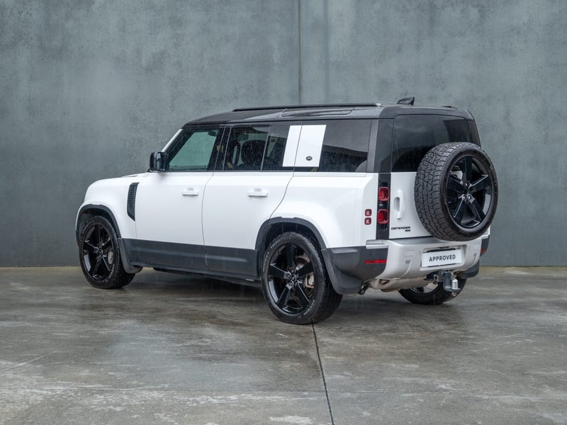 2023 Land Rover Defender 110 P400 HSE image 2