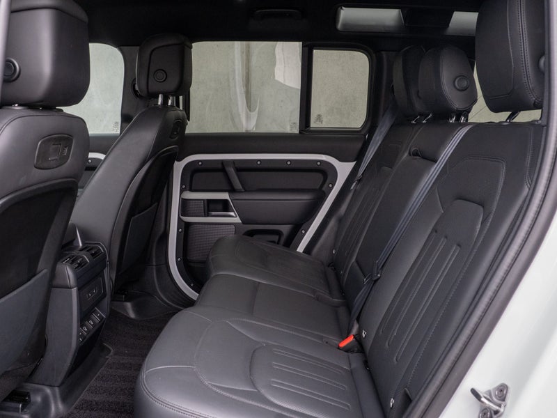 2023 Land Rover Defender 110 P400 HSE image 5