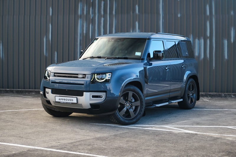 2023 Land Rover Defender 110 P400 SE image 2