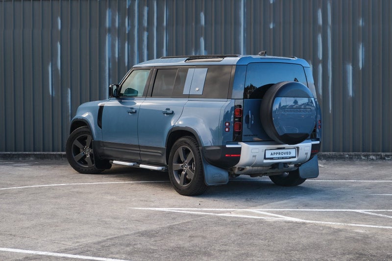 2023 Land Rover Defender 110 P400 SE image 3