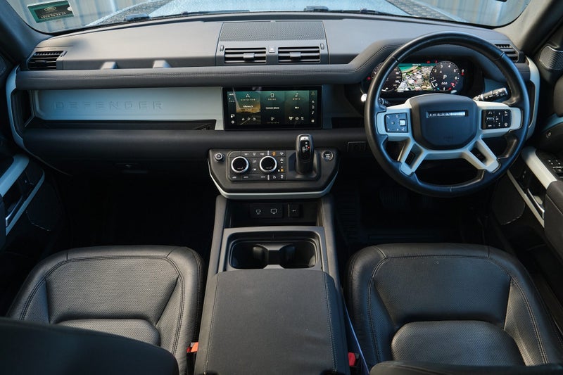 2023 Land Rover Defender 110 P400 SE image 5