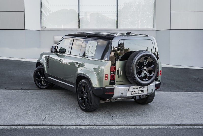 2023 Land Rover Defender 110 P400 SE image 2