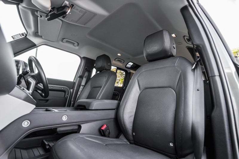 2023 Land Rover Defender 110 P400 SE image 3