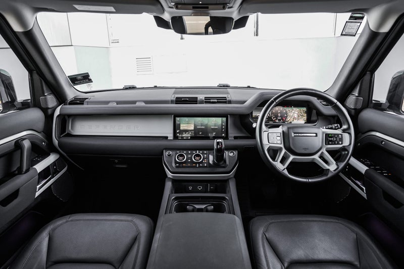 2023 Land Rover Defender 110 P400 SE image 4