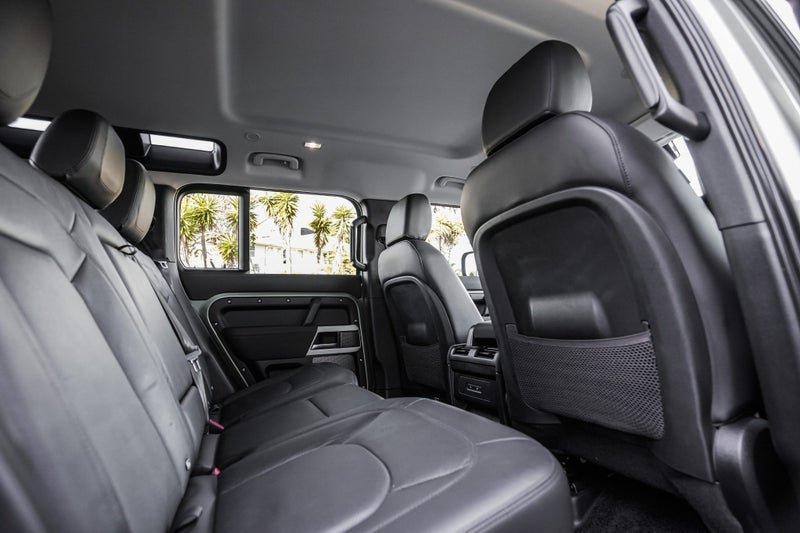 2023 Land Rover Defender 110 P400 SE image 5
