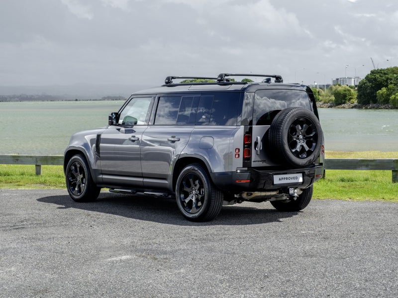 2023 Land Rover Defender 110 P400e HSE image 2