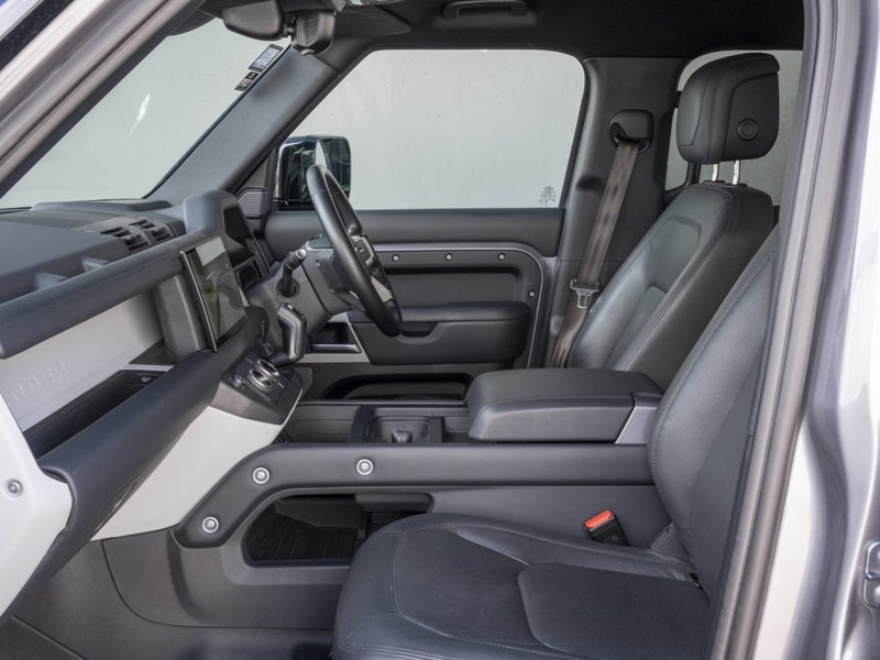 2023 Land Rover Defender 110 P400e HSE image 3
