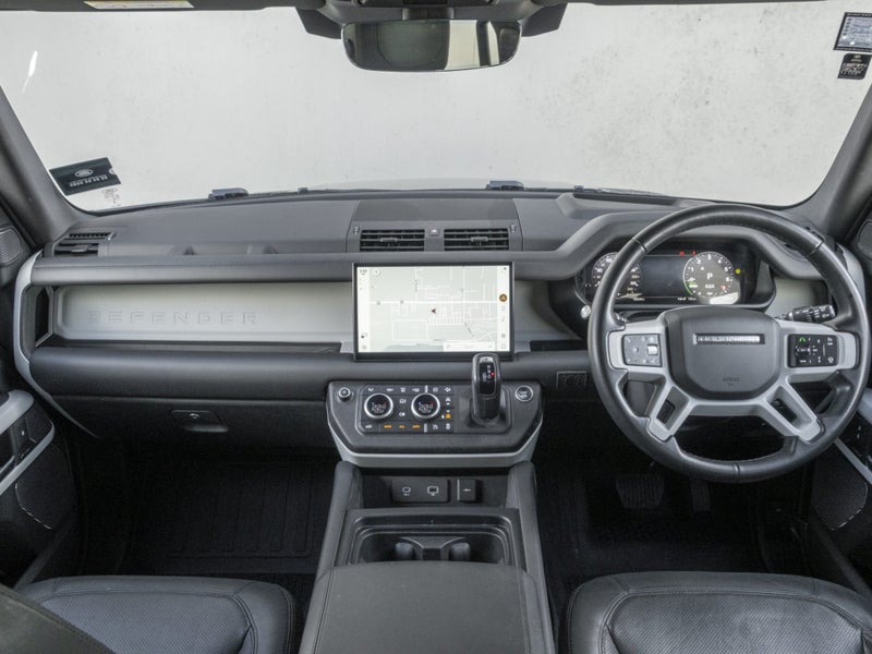 2023 Land Rover Defender 110 P400e HSE image 4
