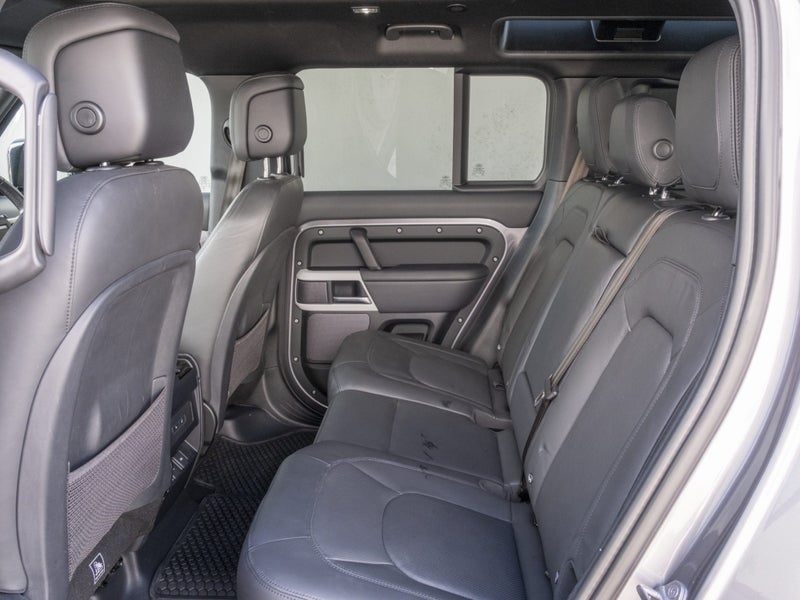 2023 Land Rover Defender 110 P400e HSE image 5