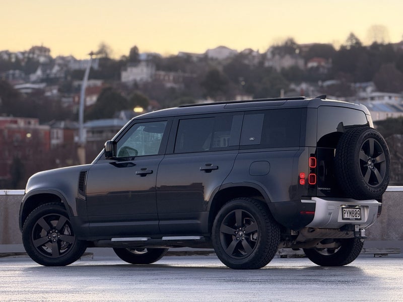 2023 Land Rover Defender 110 P400e HSE PHEV image 3