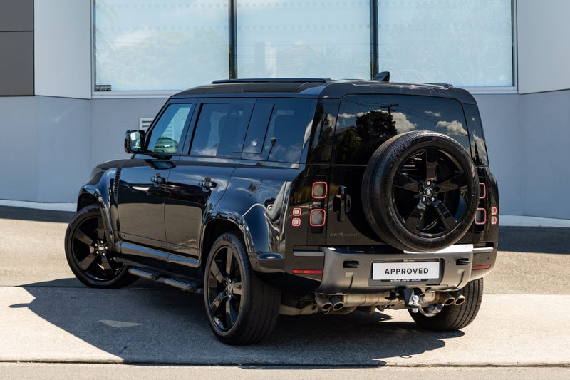 2023 Land Rover Defender 110 V8 image 2