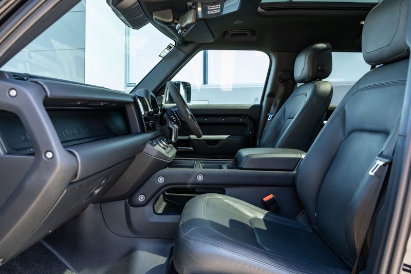 2023 Land Rover Defender 110 V8 image 3