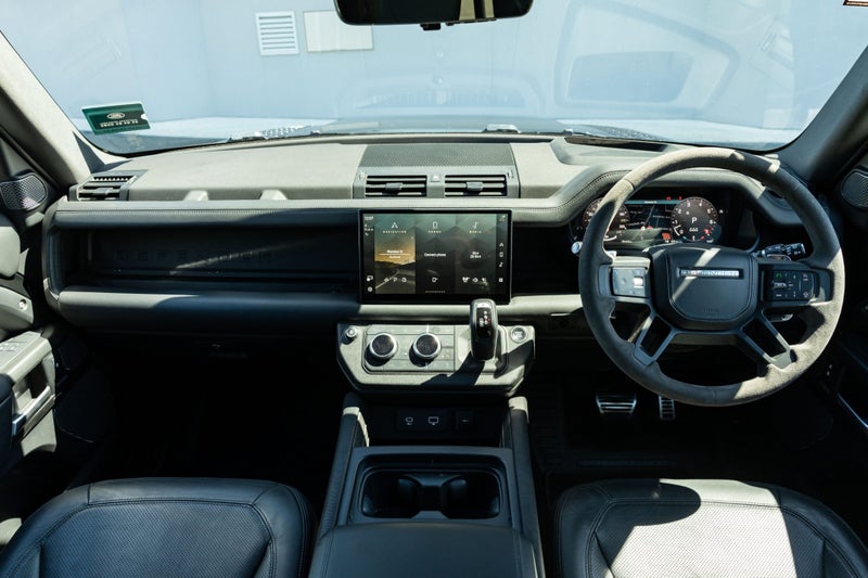 2023 Land Rover Defender 110 V8 image 4