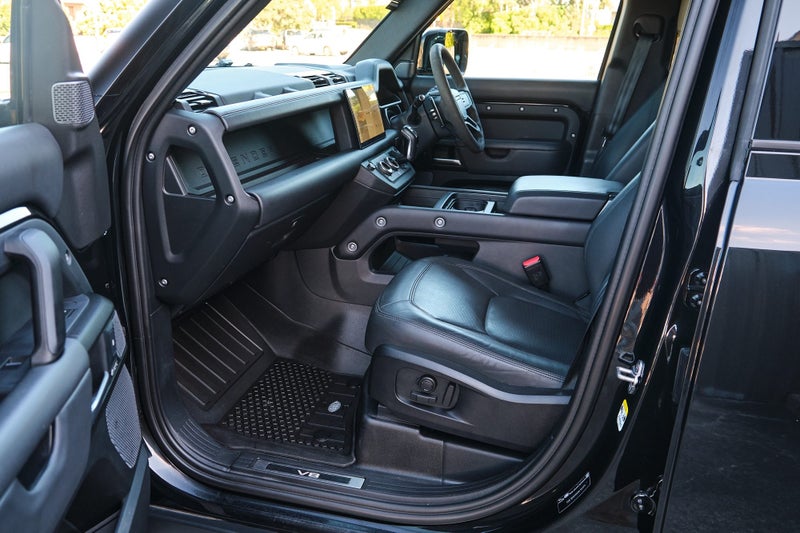 2023 Land Rover Defender 110 V8 image 4