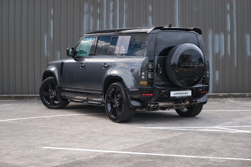 2023 Land Rover Defender 110 V8 image 2
