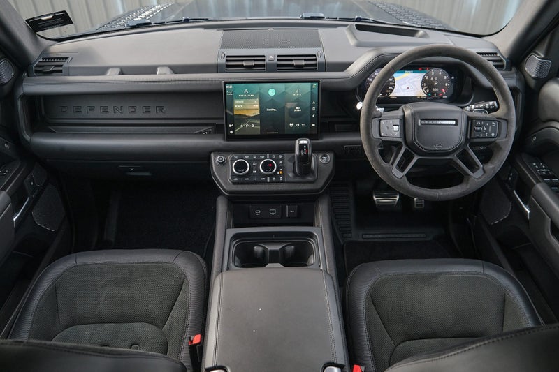 2023 Land Rover Defender 110 V8 image 4