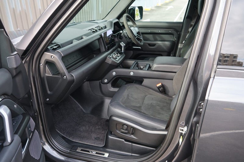 2023 Land Rover Defender 110 V8 image 5