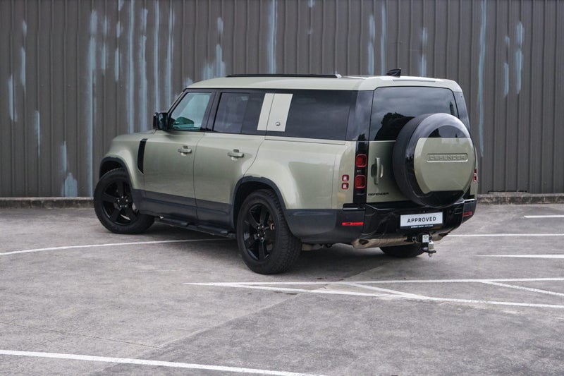 2023 Land Rover Defender 130 D300 HSE image 3