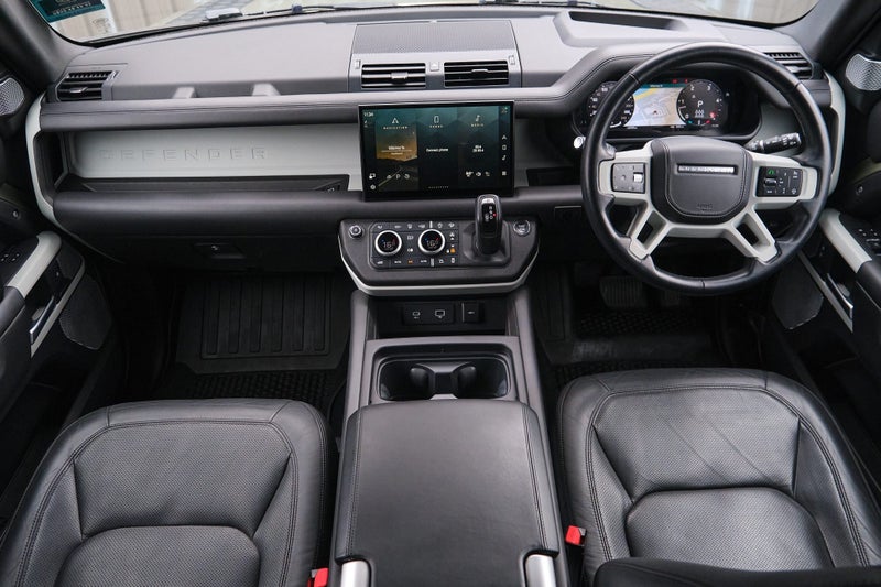 2023 Land Rover Defender 130 D300 HSE image 5