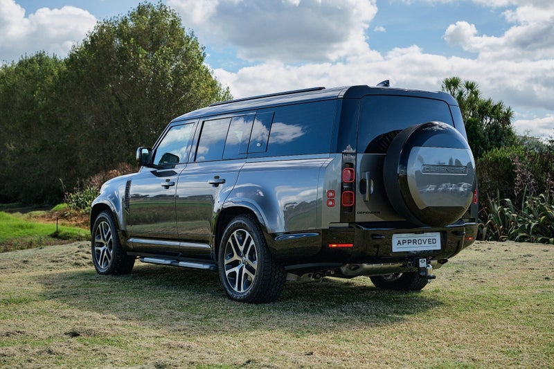 2023 Land Rover Defender 130 D300 X-Dynamic SE image 2