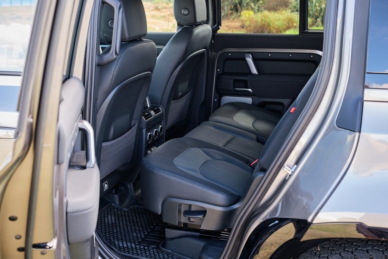 2023 Land Rover Defender 130 D300 X-Dynamic SE image 5